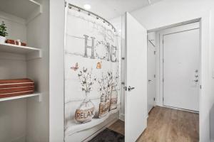 Koupelna v ubytování Luxurious 1BD apt in Austin suburb