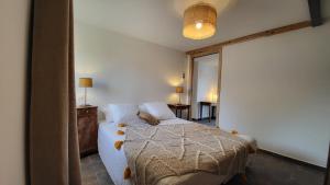 a small bedroom with a bed and a lamp at Entre ciel et mer dans la Citadelle in Calvi