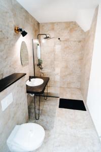 Ванная комната в Pensiunea Tara Codrului