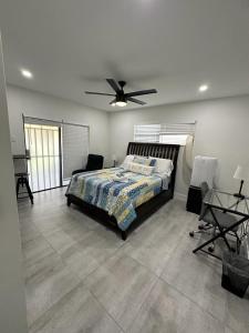 a bedroom with a bed and a ceiling fan at LYZ Miami in Miami