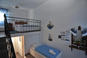 Tempat tidur susun dalam kamar di Nefeli Apartments