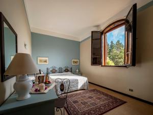 A bed or beds in a room at Park Hotel Napoleone