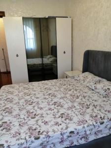 Ένα ή περισσότερα κρεβάτια σε δωμάτιο στο Gates of Baku