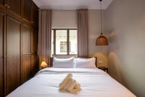 Katil atau katil-katil dalam bilik di Kontor Mansion - 3 mins to Teluk Chempedak Beach & Private Pool