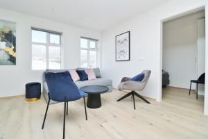 Ruang duduk di LL Properties - G7 Luxury House By The Harbor +15 gambar