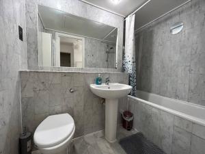 Kúpeľňa v ubytovaní Homely apartment & Thames view