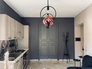 a kitchen with a chandelier in front of a door at Il Monocolo - Affitti Brevi in Racalmuto