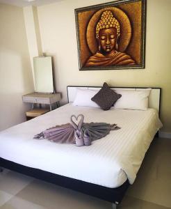 Katil atau katil-katil dalam bilik di Exquisite 3BR Private Pool Villa: Prime Location +32 gambar