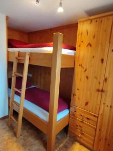 a bunk bed with two bunk beds in a room at Ferienhaus Kirchler in Hippach