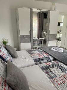 Posteľ alebo postele v izbe v ubytovaní Bolkovac Apartman Ulica Donje selo 33 Fužine + 37 fotografií