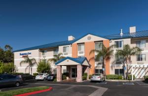 a hotel with cars parked in front of a parking lot at Fairfield Inn by Marriott Santa Clarita Valencia in Santa Clarita