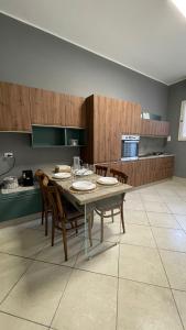a dining room with a table and chairs in a kitchen at PugliaMí Casa Vacanza in Palagiano