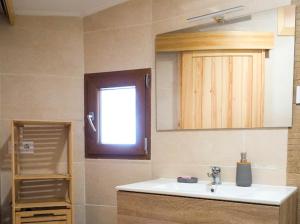 a bathroom with a sink and a window at La cuadrita in Uña