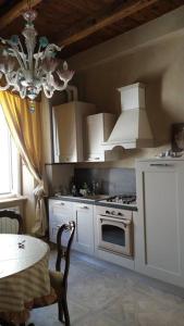 a kitchen with white cabinets and a chandelier at Appartamento vicino al mare in Cupra Marittima
