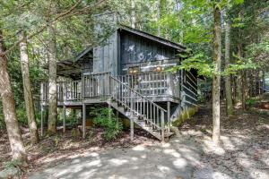 a tree house in the middle of the woods at Dancing Bear Lodge in Townsend