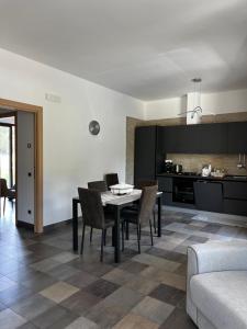 A kitchen or kitchenette at Dimora Di Bari
