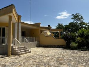The building in which the holiday home is located