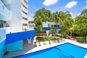 Bazén v ubytování Hotel Caribe Internacional Cancun nebo v jeho okolí