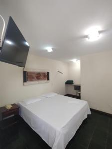 Un pat sau paturi într-o cameră la BIGS HOTEL