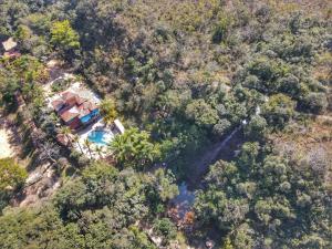 an aerial view of a house in the forest at Mirante do Espinhaço in Itabirito