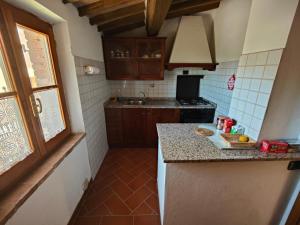 Kuchyň nebo kuchyňský kout v ubytování Agriturismo Podere Chiassaie