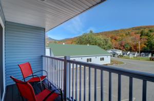 two red chairs on a balcony with a view of a street at Quality Inn & Suites in Lincoln