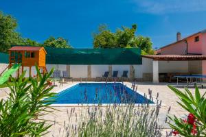 a swimming pool in a yard with a house at VILLA MILLA-Grubine in Grubine