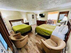 Postel nebo postele na pokoji v ubytování Sage N Sand Motel