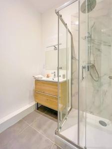 Et badeværelse på Le Rome -Hyper centre 3 chambres climatisés