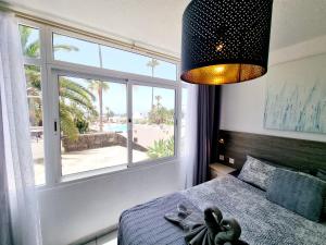 Postel nebo postele na pokoji v ubytování Luxury Apartamento Luz de Mar Complejo Playa Roca + 21 fotografií