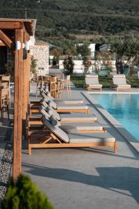 Piscina di Trinity Design Suites o nelle vicinanze