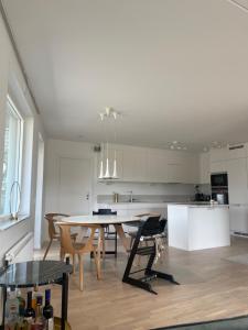 a dining room and kitchen with a table and chairs at New 4 bedroom apartment in Malmö in Malmö