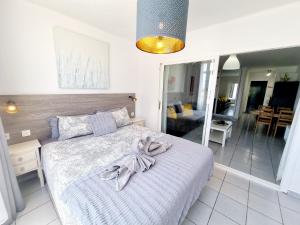 Postel nebo postele na pokoji v ubytování Luxury Apartamento Luz de Mar Complejo Playa Roca