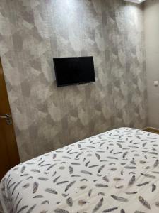 Телевизор и/или развлекательный центр в Hadil Room