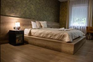 Monogramlux客房内的一张或多张床位