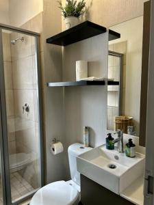 Koupelna v ubytování Secure Executive Broadacres Apartment