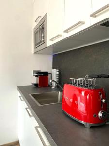 a red toaster is sitting on a kitchen counter at Life Studio & City Bike in Bolzano