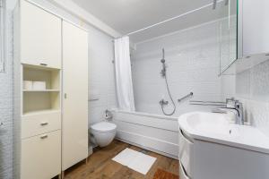 Phòng tắm tại Villa Gigi +37 ảnh