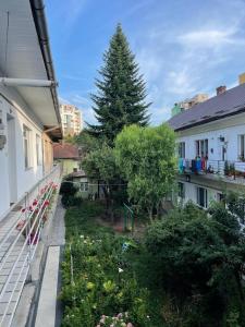 a view of a garden on the side of a house at CityViews Apartment Cluj in Cluj-Napoca