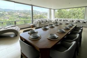 a large dining room with a large table and chairs at Casa de campo en Las Cañadas Zapopan Jal. in Guadalajara