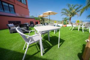 a white table and chairs on the grass at Finca El Pastel in Tacoronte