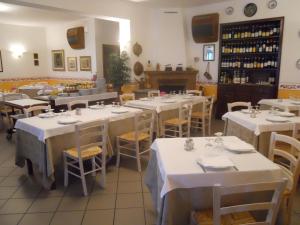 Un restaurant sau alt loc unde se poate mânca la La Cascina Di Villa Due