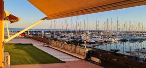 a view of a marina with boats in the water at Résidence de standing la Pêcherie Spacieux T3 comme un cocon familial vue mer et sur l'avant port Sur le bout du bout de Cap d'Agde seule cap en Occitanie in Cap d'Agde