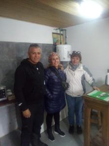 a group of three people standing in a room at Alojamiento Mana in Malargüe