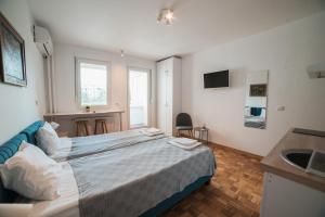 Postel nebo postele na pokoji v ubytování Arena East Apartment
