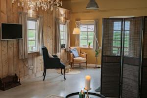 a living room with a candle on a table at De Os aan de dijk in Grafhorst