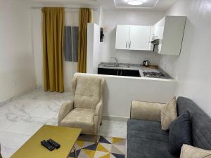 Hôtel Esma Nouadhibou的厨房或小厨房