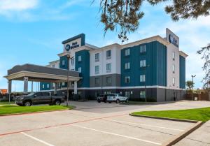 a rendering of a hotel with a car dealership at Best Western Eastland in Eastland