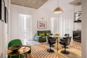 a living room with a table and chairs and a couch at 124 Maqueda Apartments in Palermo