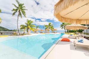 Bazén v ubytování Cook's Bay Hotel & Suites nebo v jeho okolí